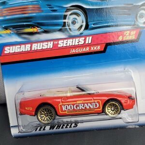 Hot Wheels Jaguar XK8 21318